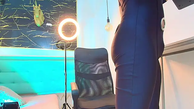 Bella salvatore online show from November 20, 2025, 8:53 pm