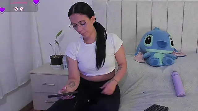 anny roberts online show from November 26, 2025, 10:43 pm