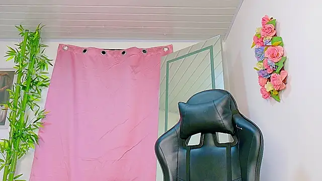 Snapshot of scarlet-jonesx chatting on February 22, 2026, 11:50 pm scarlet-jonesx online show from February 22, 2026, 11:50 pm