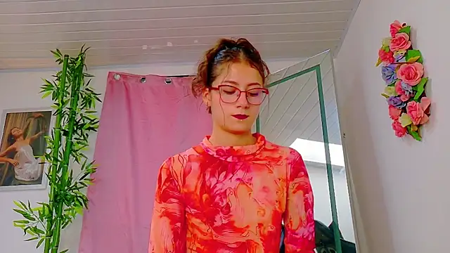 Snapshot of scarlet-jonesx chatting on February 23, 2026, 9:59 pm scarlet-jonesx online show from February 23, 2026, 9:59 pm