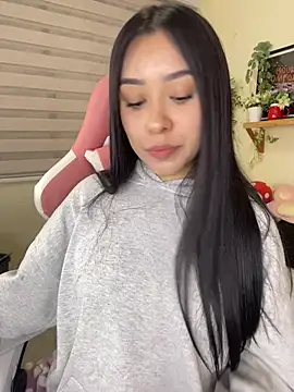 Starliee   online show from April 15, 2026, 12:38 am