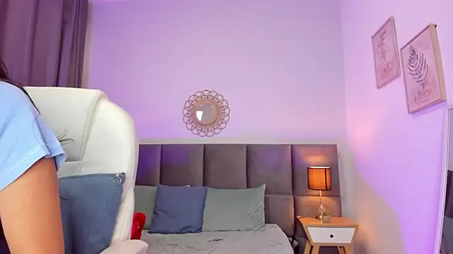 Chloe fischer  online show from February 19, 2026, 3:09 pm