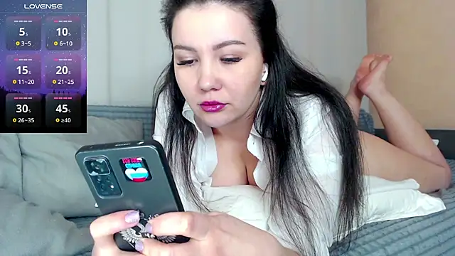 AlexaCruze online show from December 6, 2024, 7:06 pm