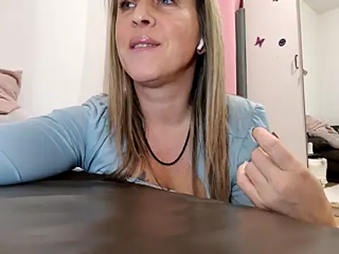 Snapshot of sweethotmilf888 chatting on February 6, 2026, 4:58 pm sweethotmilf888 online show from February 6, 2026, 4:58 pm