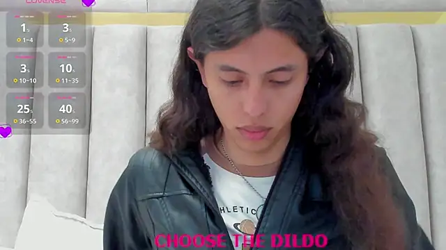 FreyaMoller online show from November 19, 2025, 6:08 pm