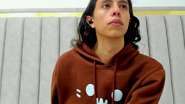 FreyaMoller online show from February 25, 2026, 7:03 pm