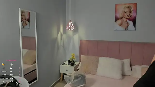 sophie alice  online show from October 28, 2025, 12:26 pm