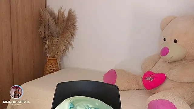 Kimm khalifa online show from March 18, 2026, 11:37 pm