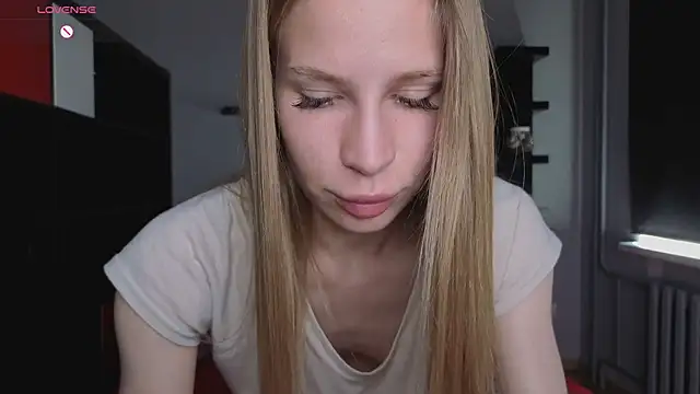 Elis Fox online show from June 22, 2026, 8:11 am