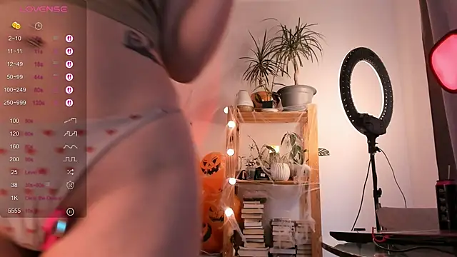 alisahug online show from October 25, 2025, 7:18 am