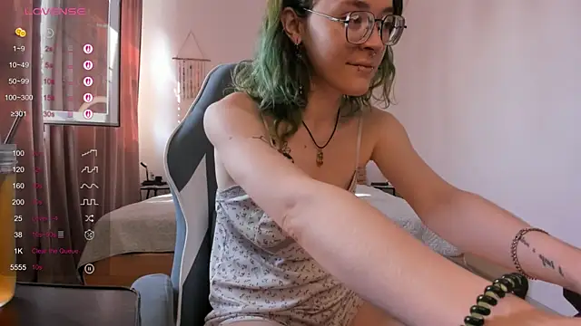 alisahug online show from July 22, 2026, 3:41 am