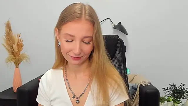 Snapshot of LolaWilsons chatting on February 28, 2025, 6:21 am LolaWilsons online show from February 28, 2025, 6:21 am