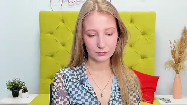 LolaWilsons online show from March 10, 2026, 8:51 am