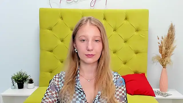 Snapshot of LolaWilsons chatting on May 11, 2026, 2:45 pm LolaWilsons online show from May 11, 2026, 2:45 pm
