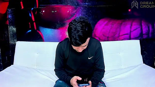 SlimLoves online show from November 5, 2025, 9:51 pm