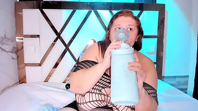 Camila Fajardo online show from November 22, 2025, 10:41 pm