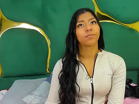 VaneLin18 online show from December 17, 2025, 10:37 pm