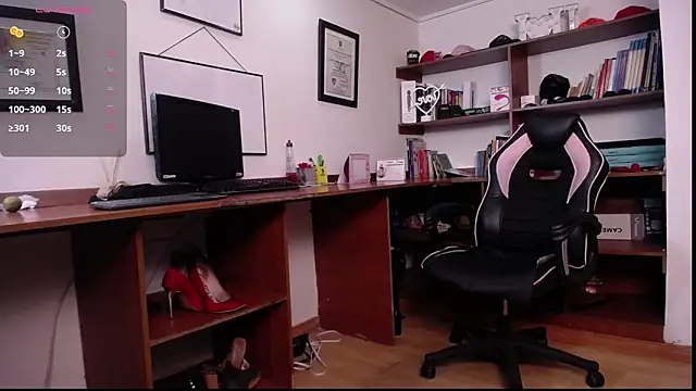 LiaTaylorr online show from March 11, 2026, 12:32 pm