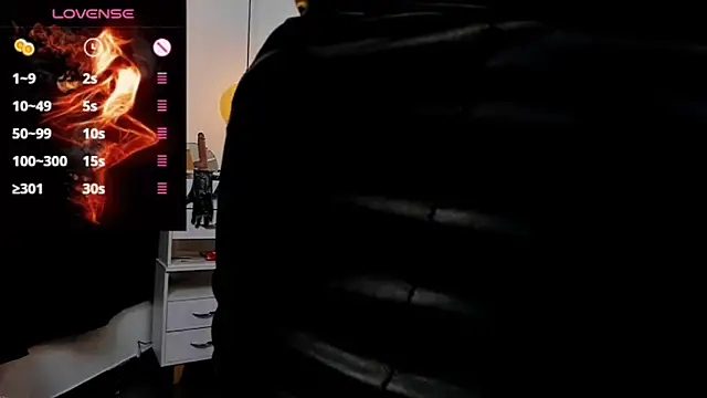 LiaTaylorr online show from March 5, 2025, 1:17 pm