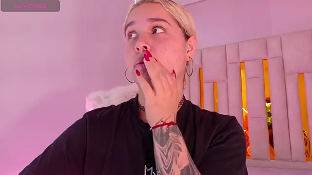 Haelycute online show from November 17, 2025, 7:18 pm