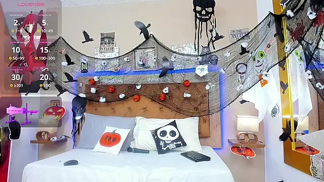 CristalLoren online show from October 25, 2025, 6:30 pm