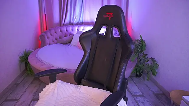 Mille Joy online show from November 17, 2025, 1:15 pm