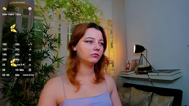 pretty little thing online show from November 28, 2025, 3:45 pm