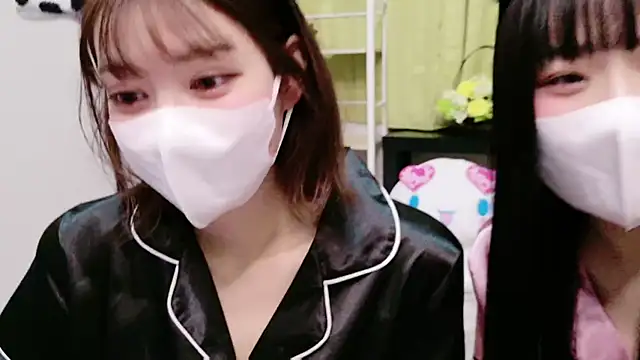 Mia--meow online show from January 8, 2025, 10:37 am