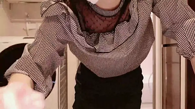 Mia--meow online show from January 15, 2025, 4:21 pm