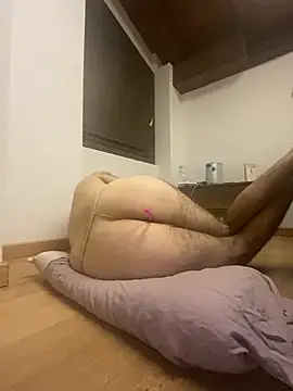 voglioso97 online show from December 8, 2024, 9:08 pm