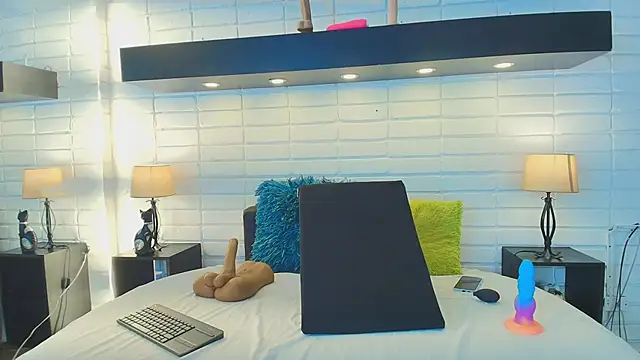 HannaBrave online show from March 18, 2025, 11:33 am