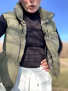 Snapshot of Crazy-Rosa chatting on November 11, 2025, 7:58 am Crazy-Rosa online show from November 11, 2025, 7:58 am