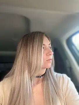 Crazy-Rosa online show from April 3, 2026, 3:57 am