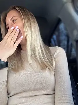 Snapshot of Crazy-Rosa chatting on November 12, 2025, 8:40 am Crazy-Rosa online show from November 12, 2025, 8:40 am