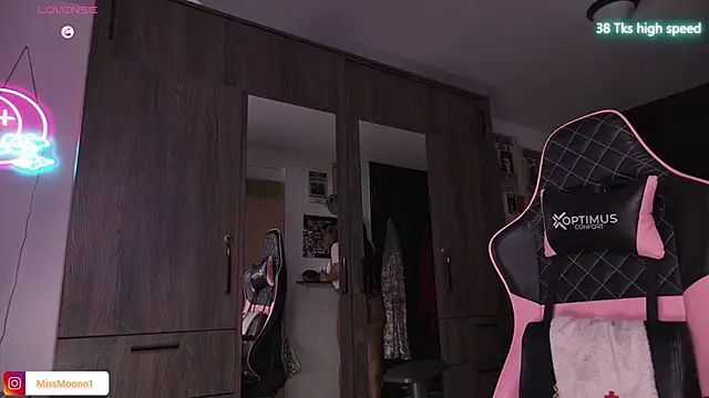 Snapshot of Steph_moon_ chatting on February 21, 2026, 5:26 pm Steph moon online show from February 21, 2026, 5:26 pm