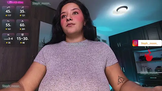Snapshot of Steph_moon_ chatting on March 6, 2025, 11:09 pm Steph moon  online show from March 6, 2025, 11:09 pm