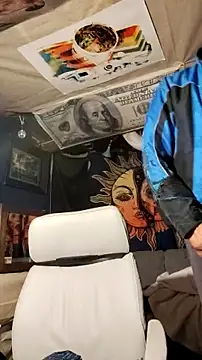 Snapshot of Gillygilly76 chatting on February 25, 2025, 3:09 am Gillygilly76 online show from February 25, 2025, 3:09 am