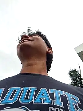 Snapshot of _Ottis_ chatting on February 8, 2026, 4:48 pm Ottis online show from February 8, 2026, 4:48 pm