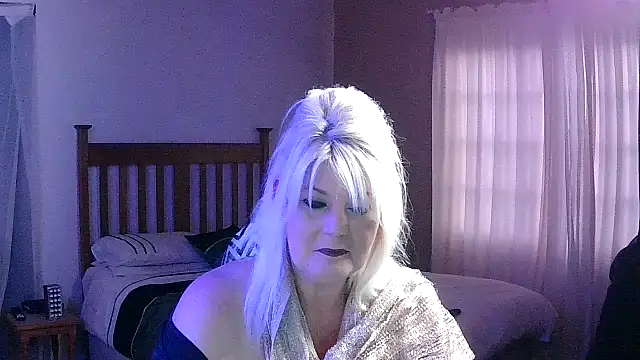 Snapshot of Miahotmilf chatting on February 13, 2026, 5:57 pm Miahotmilf online show from February 13, 2026, 5:57 pm