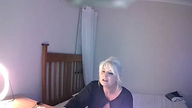 Miahotmilf online show from February 8, 2025, 9:04 pm