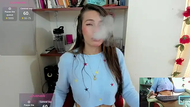 sweetlittlelisa online show from April 16, 2026, 8:42 pm