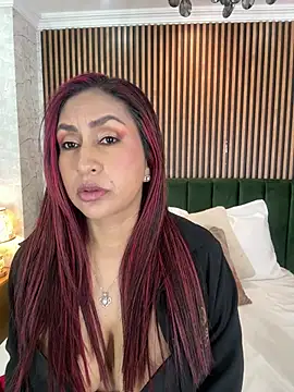 MonicaMoret online show from April 15, 2026, 12:32 pm