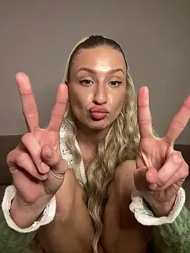 belle98 online show from December 13, 2025, 8:04 pm