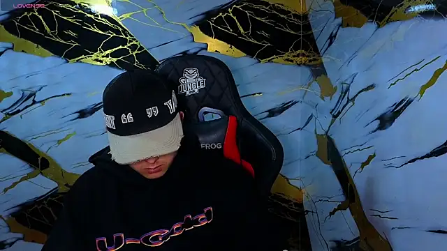 Kevin22 222 online show from April 24, 2026, 3:30 am