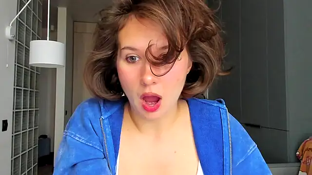 Lilith lutherlow online show from September 30, 2025, 1:17 pm