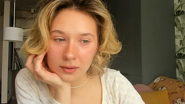 Lilith lutherlow online show from March 30, 2026, 12:28 pm