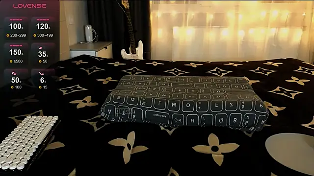 RoxieCrash online show from November 30, 2025, 5:47 pm