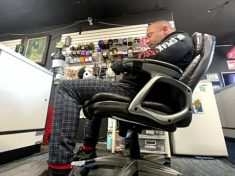 Snapshot of RawRyder8 chatting on November 6, 2025, 9:52 pm RawRyder8 online show from November 6, 2025, 9:52 pm