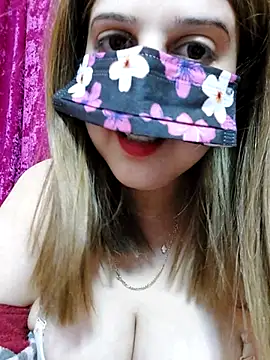 LoNa-daloua online show from April 14, 2026, 11:10 pm