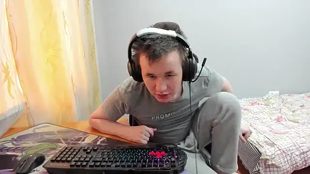 iliaskrislove online show from November 27, 2025, 7:42 am